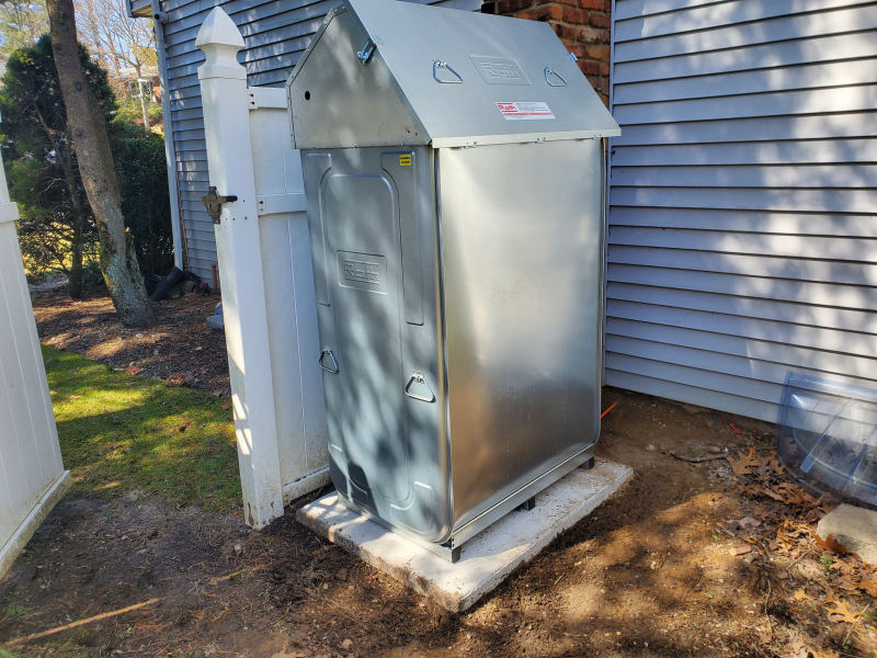 Roth outdoor oil tank installed with protective enclosure